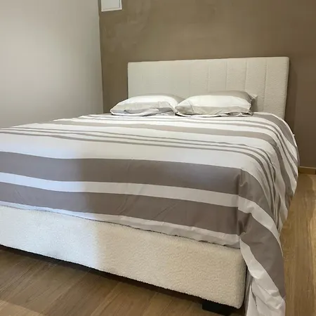 Mc Briand Cmz Place-ducale Apartment